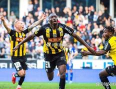 IM体育下载-明星球员频频现身场边激战，球风振奋人心的简单介绍