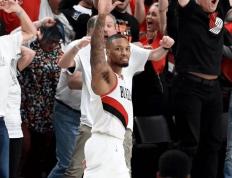 IM体育动画直播通道-开拓者逆转胜，利拉德狂砍分