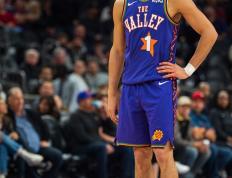 IM体育下载-勇士B队翻盘黄蜂，布克关键制胜