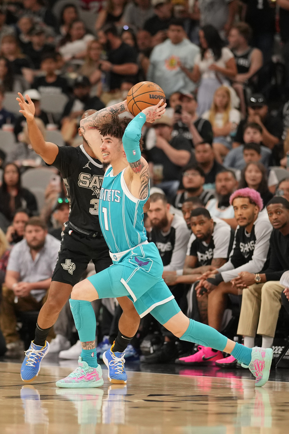 IM体育官方网站-黄蜂领袖球员因违规行为被禁赛，球队面临困境的简单介绍