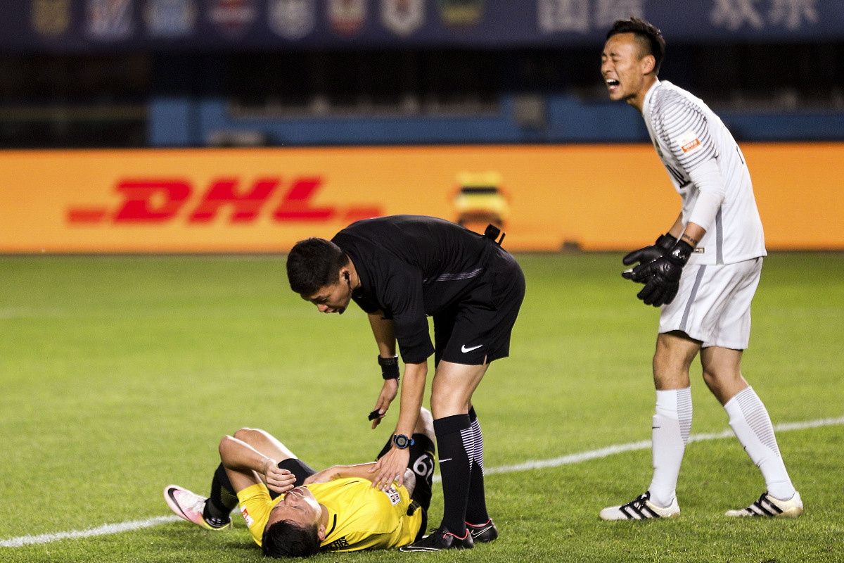 IM体育社区互动入口-球队防守失误频现，场上局势不容乐观