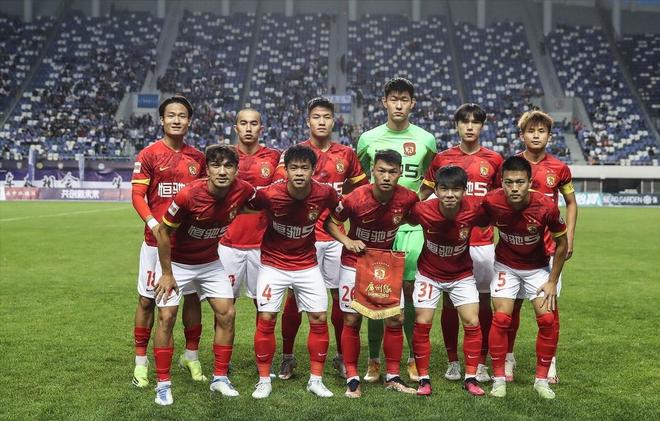 IM体育-黑马球队意外淘汰实力强劲的对手