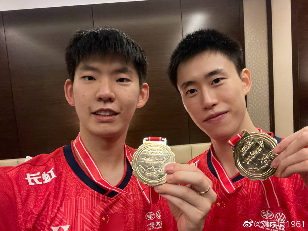 IM体育官方网-韩国羽毛球队逆转印尼羽毛球队,李宗伟制霸全场的简单介绍