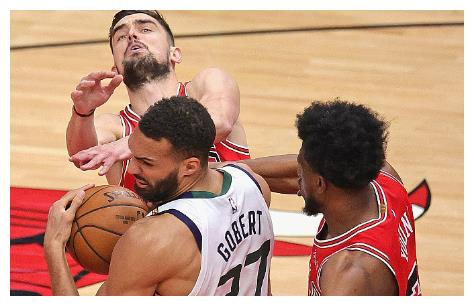 IM体育官方网-关于爵士险胜新疆队,拉文扛起全队的信息