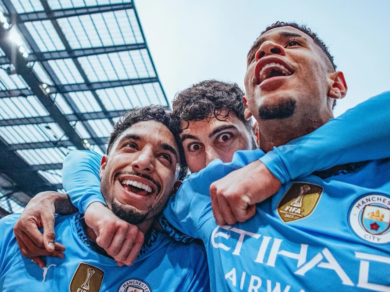 IM体育平台-那不勒斯轻取曼联,奥亚尔萨瓦尔带队取胜的简单介绍