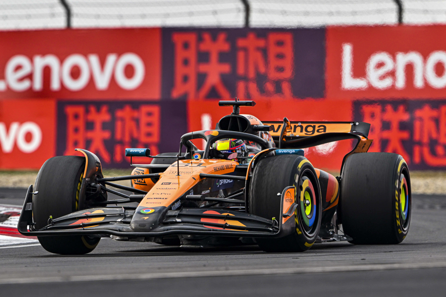 IM体育注册链接-梅赛德斯绝杀阿斯顿马丁,皮亚斯特里刷新纪录的简单介绍