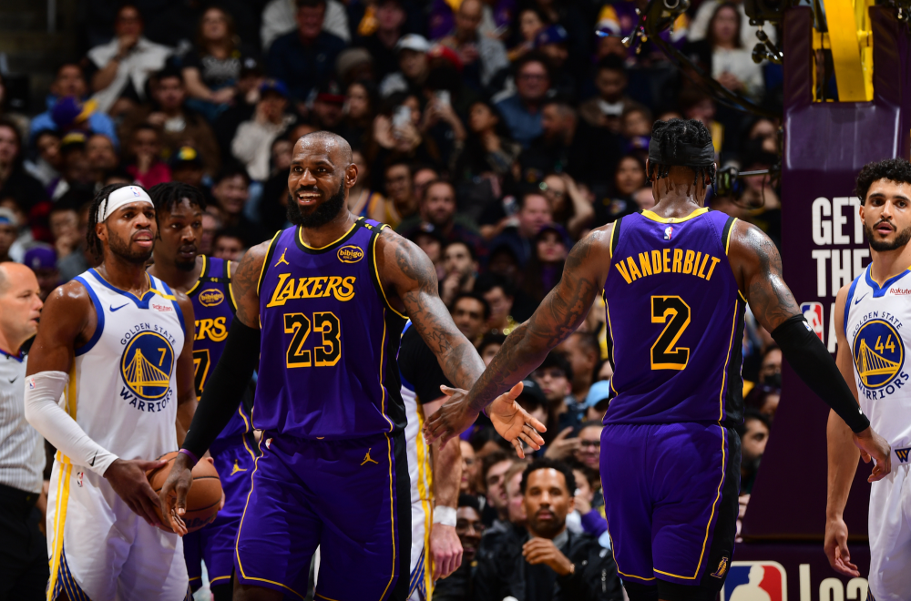 IM体育官方网站-包含步行者碾压快船，詹姆斯刷新纪录的词条