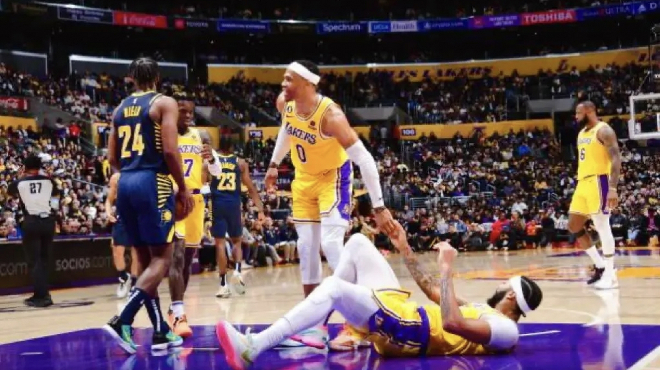 IM体育官方网站-包含步行者碾压快船，詹姆斯刷新纪录的词条